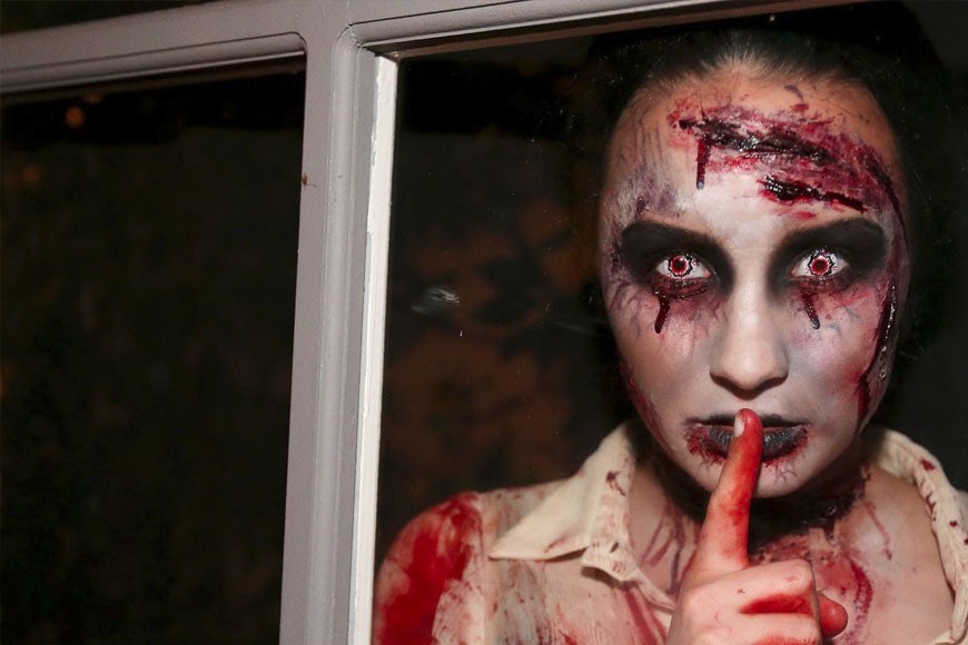 Tutorial de cómo maquillarse como un zombie para Halloween
