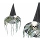 Sombrero de bruja con calavera y manos esqueleto